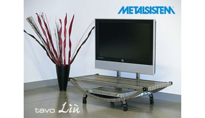 Tavolino metallico con supporto monitor